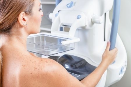 Perché se ho il seno denso devo fare comunque la mammografia dopo i 40 anni?